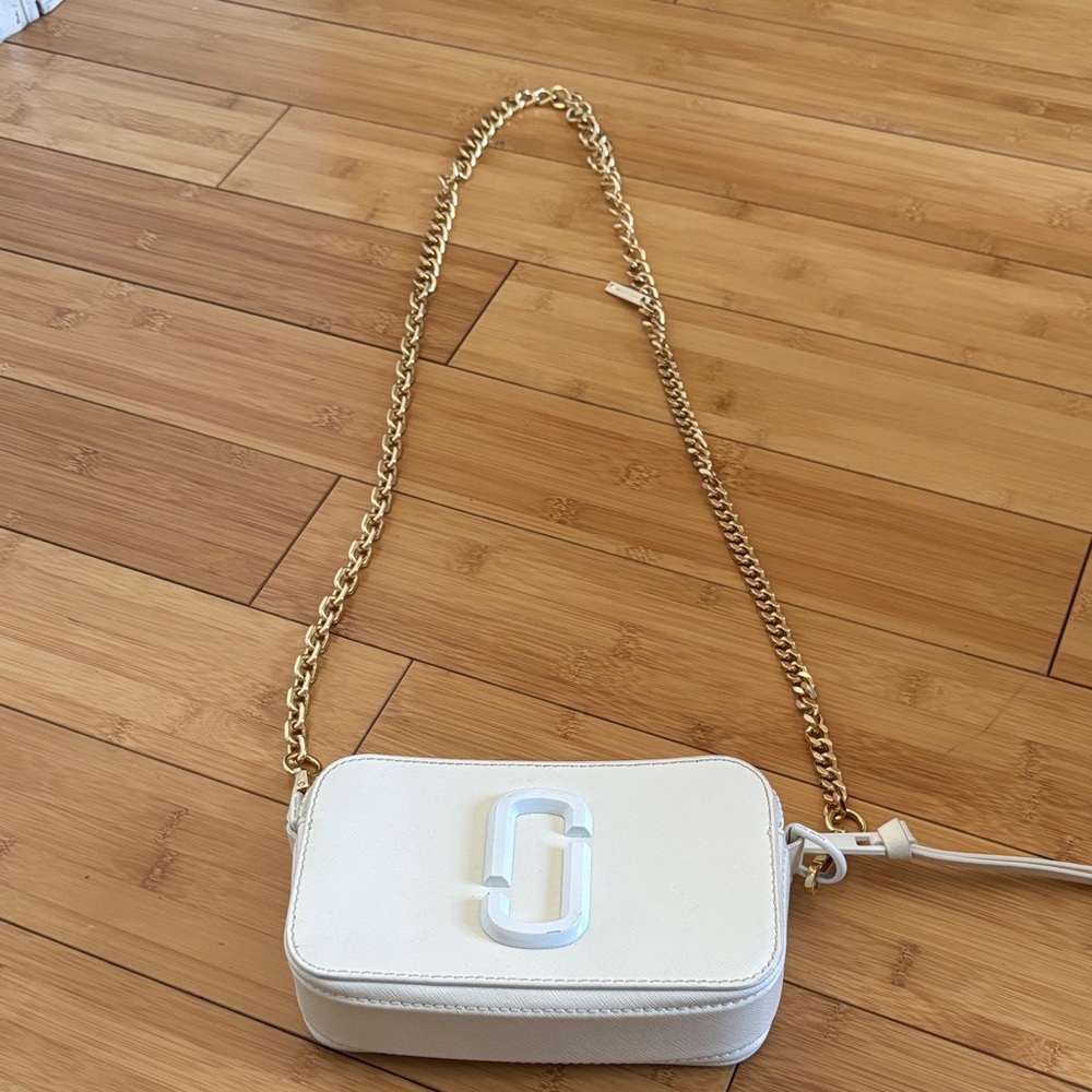 Marc Jacobs White Leather Crossbody Bag with Gold Chain